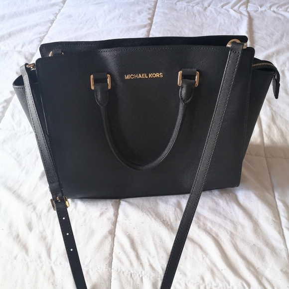 Classic Michael Kors purse - Picture 1 of 9
